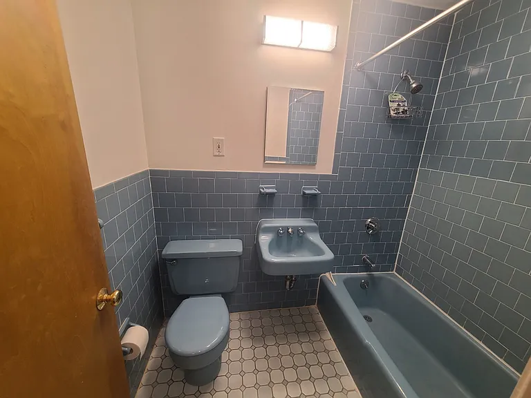 907 Beacon St #4 — Photo 6