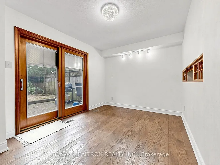 30 McGill St — Photo 12