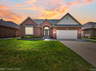288 Red Mill Dr, Inkster, MI 48141