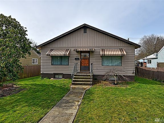 Large lot with lots of space to garrden, play and entertain.  Catch the bus line less than  a block away. 