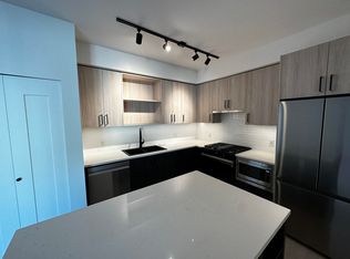 2002 Saint George St #403, Pt Moody, BC V3H 0N4