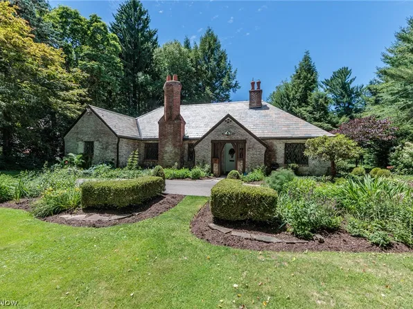 70 White Pond Dr, Akron, OH 44313