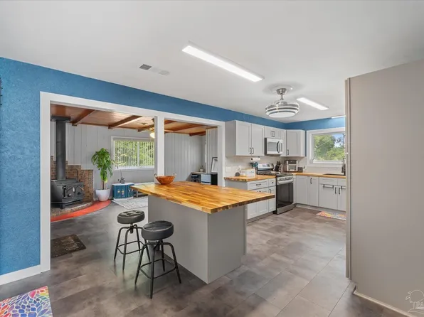 652 Valley Dr, Pensacola, FL 32503