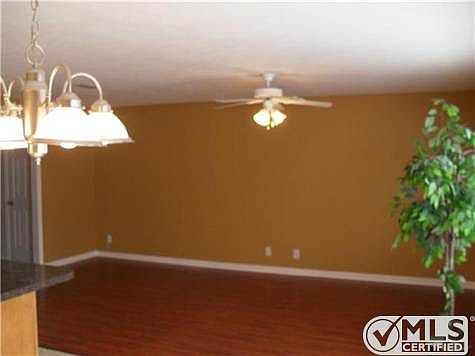 2nd image of 105 Lancaster Gate Pl #105