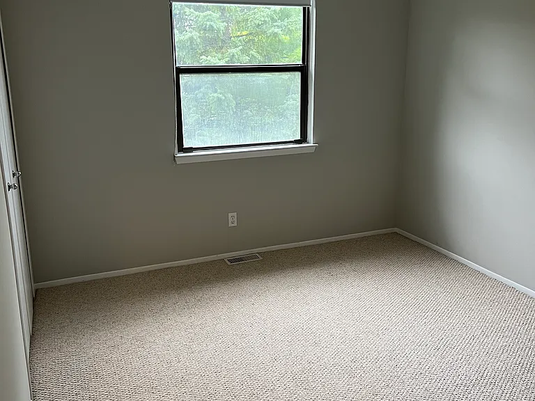 5658 Drake Hollow Dr W — Photo 36