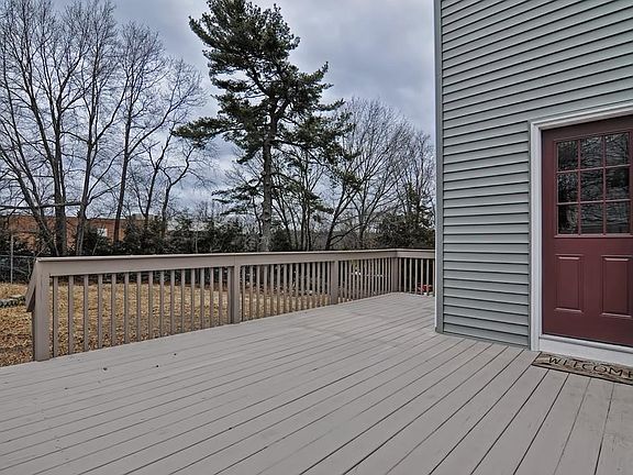 4th image of 55 Phillip Dr