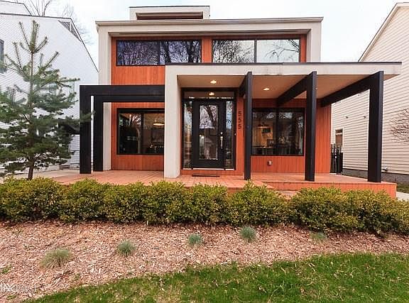 2nd image of 555 Smith Ave