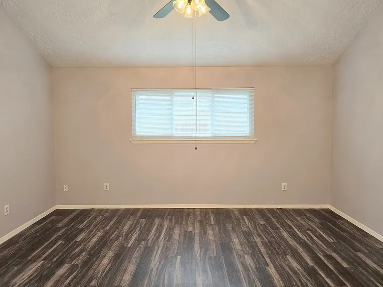 1335 Willersley Ln — Photo 9