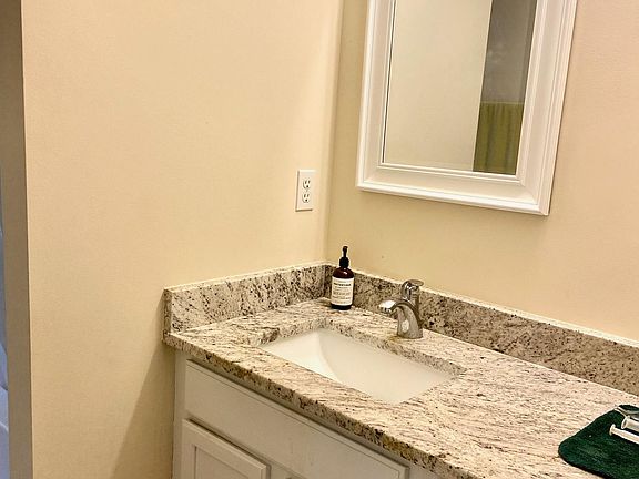 4th image of 46 Gold Oak Dr