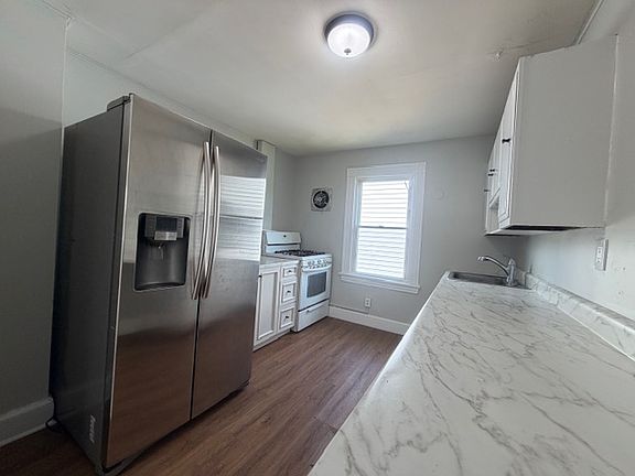3rd image of 8 Garden St APT B