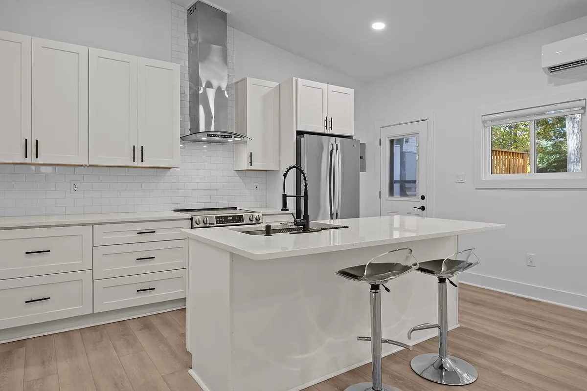 Building Photo - 8625 Cedarbrook Dr