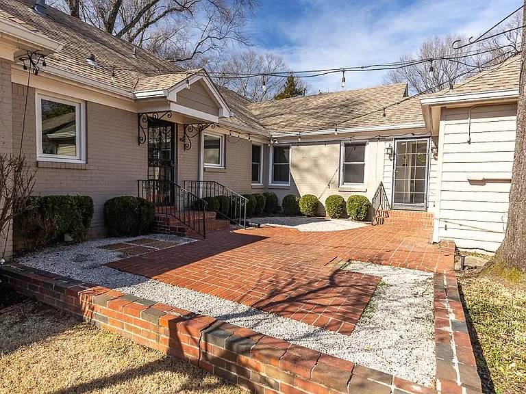 500 Colonial Rd — Photo 32