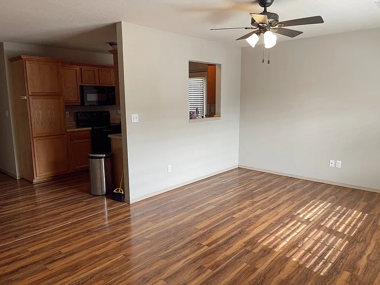 4498 W Bungalow St — Photo 2