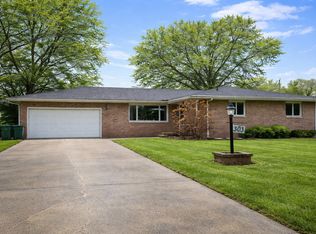 303 Burkwood Ct W, Urbana, IL