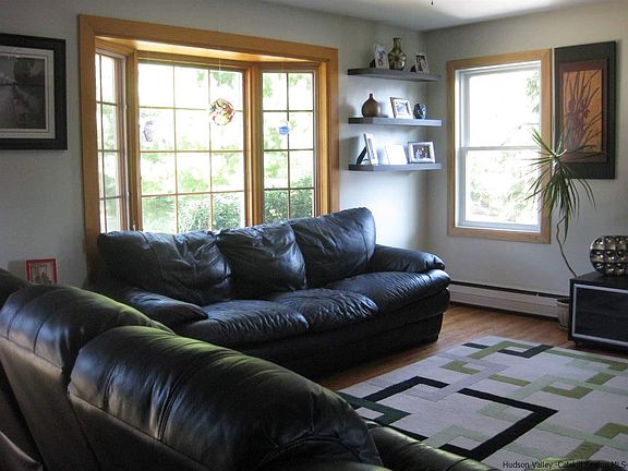 3rd image of 22 Edgewood Dr