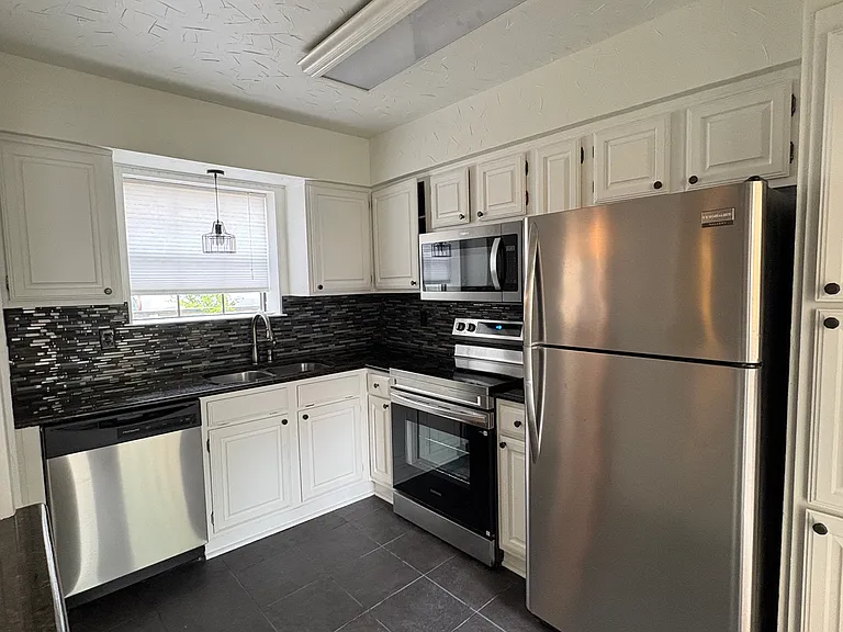 827 W Harwood Rd #E — Photo 7