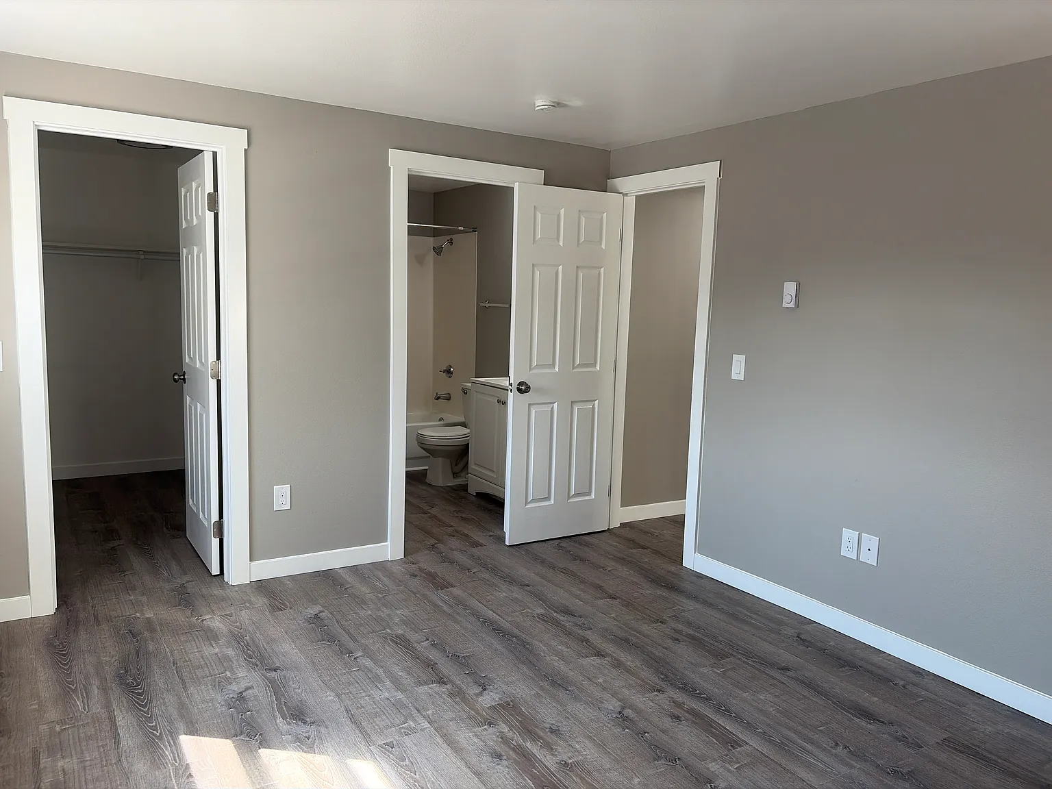2 bed, 950 sqft, $2,039 — Photo 3
