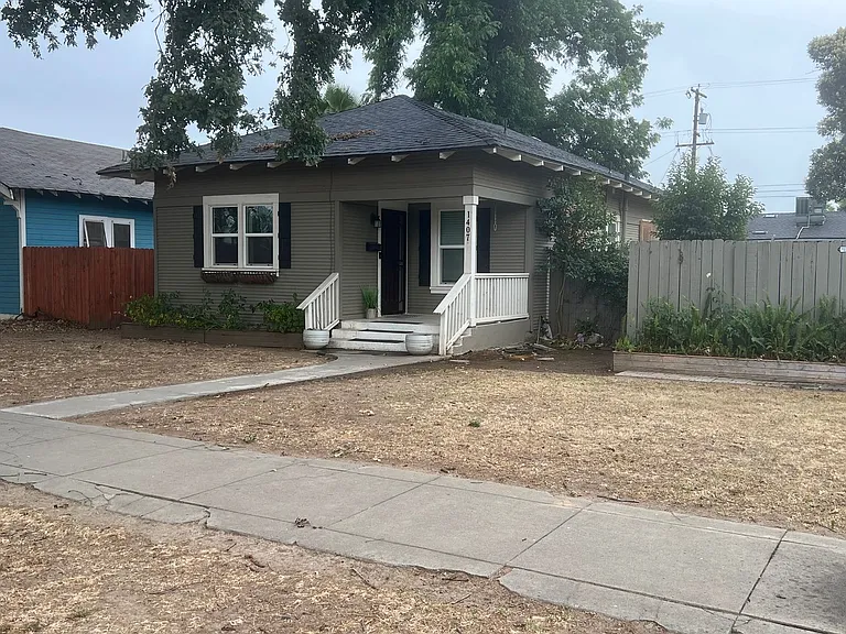 1407 E St — Photo 2
