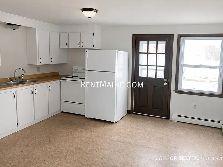 19 Hemlock St — Photo 4