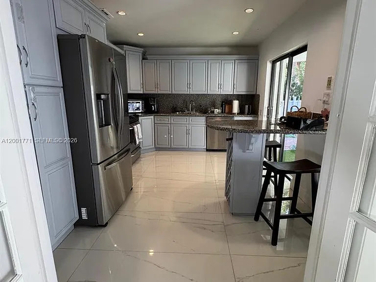 230 Cranwood Dr — Photo 6