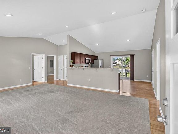 4th image of 357 W Springbrook Rd