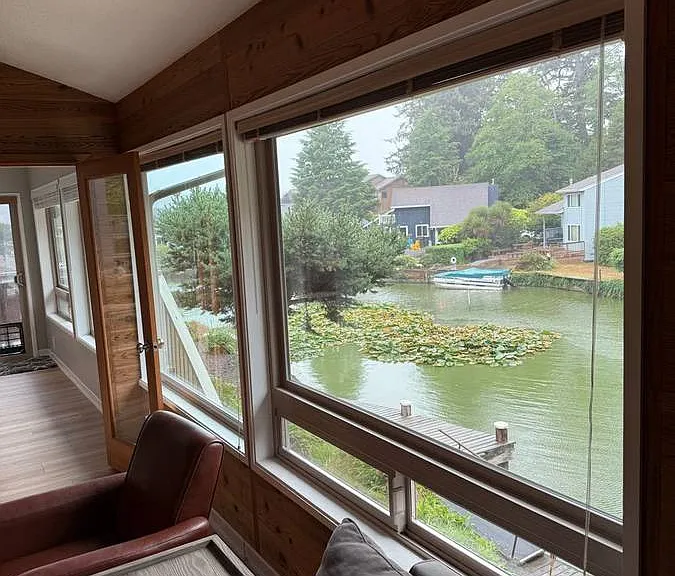 1253 NE East Lagoon Dr — Photo 5