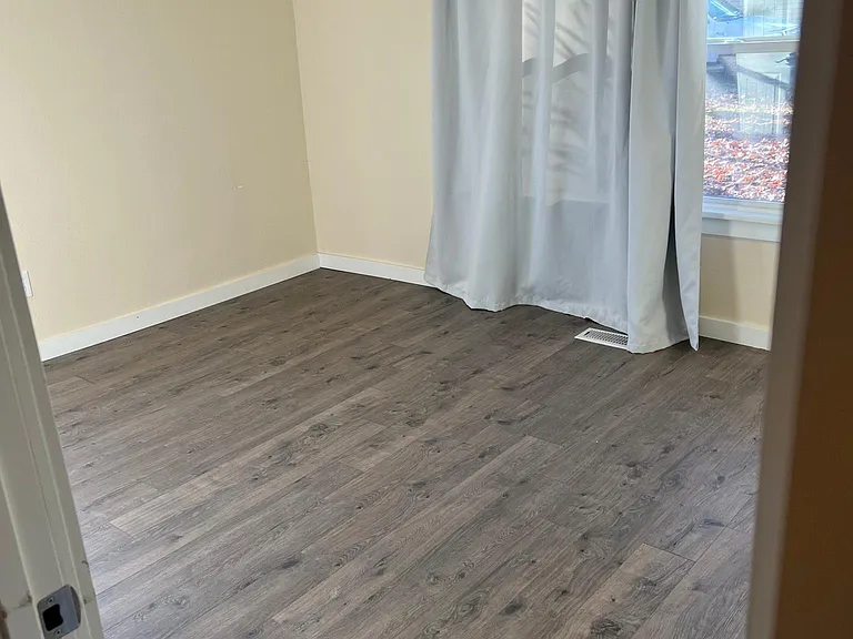 674 Illinois Ave NE — Photo 13