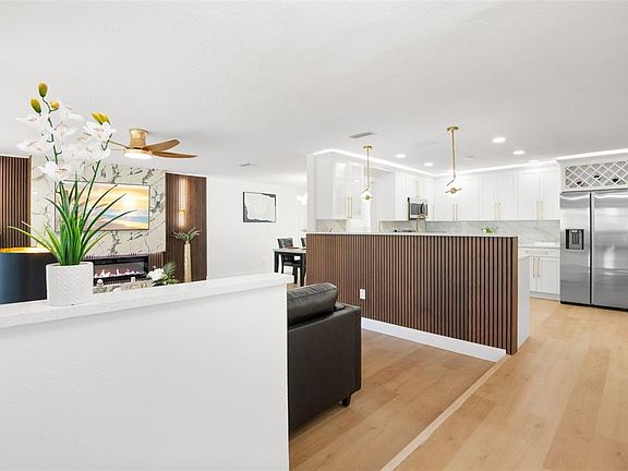 5th image of 650 Pinecrest Dr