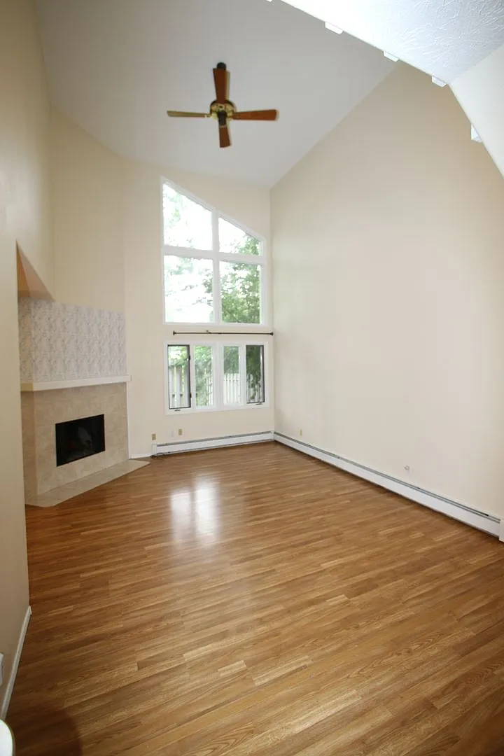 3 Bedroom Townhouse with Lake Access and Private Dock! — Photo 1