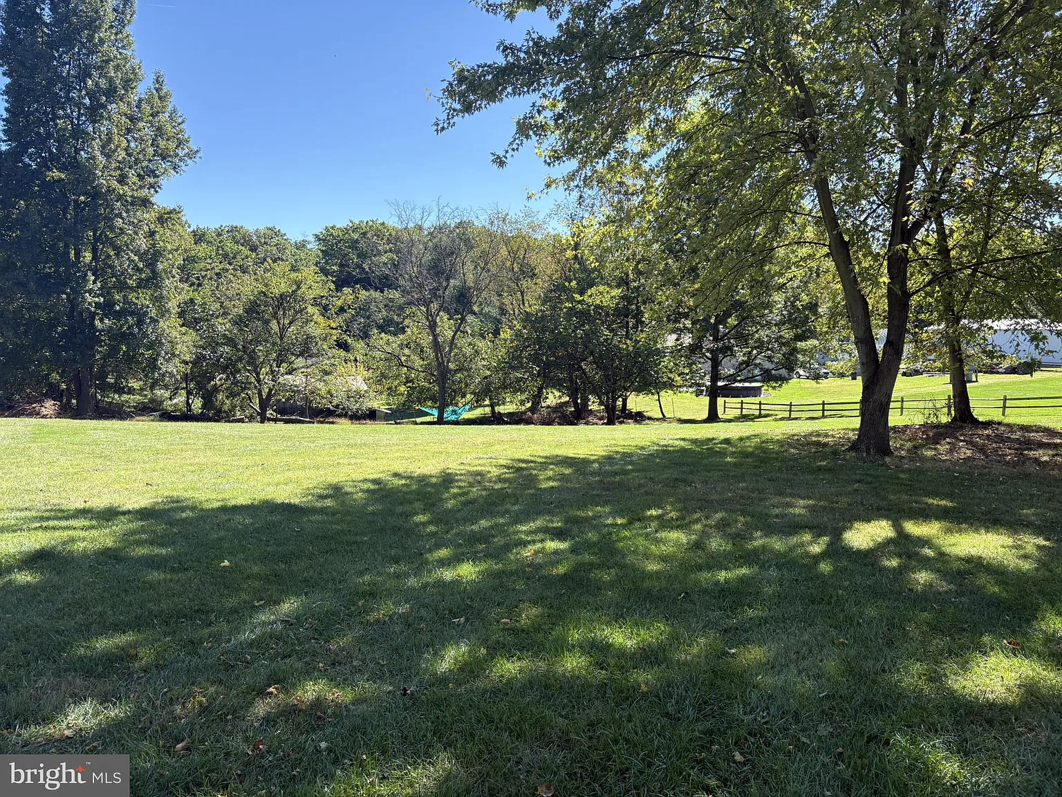 4 bed, 2.0 bath, 2364 sqft, $3,500 — Photo 4