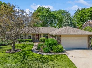1243 Saint James Pl, Libertyville, IL 60048