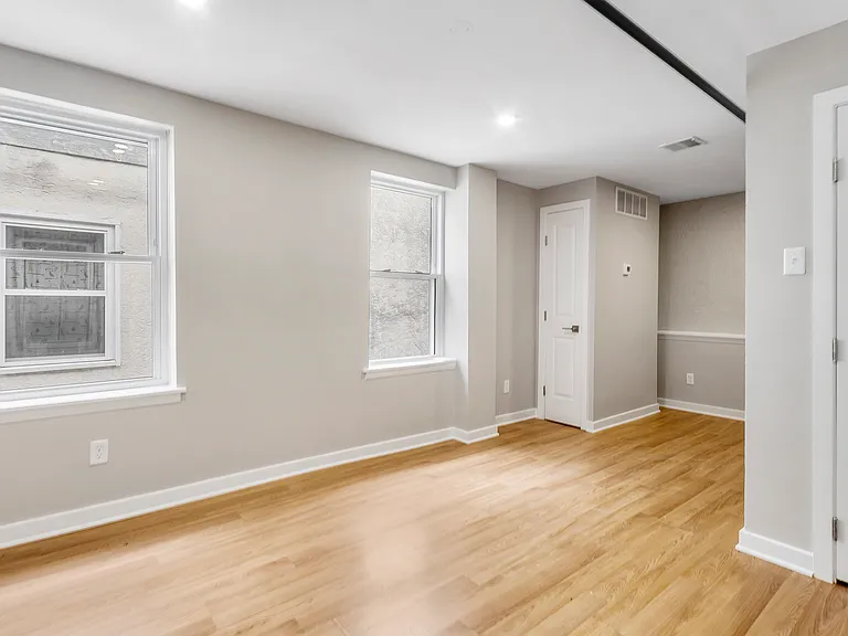 1929 Christian St #31 — Photo 2