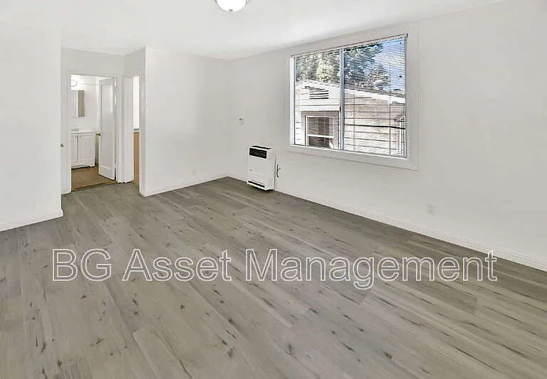 2039 Macarthur Blvd #9 — Photo 1
