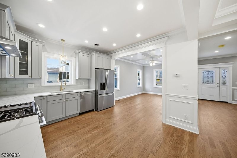 1st image of 10 Buena Rd