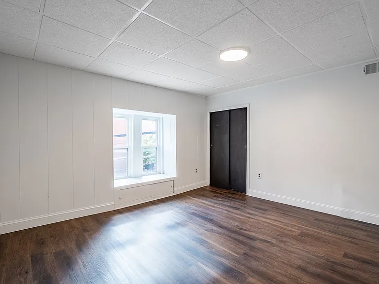 2407 Sarah St — Photo 15