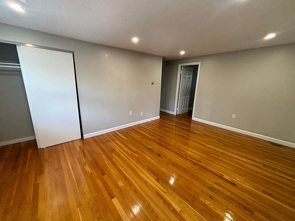 1st image of 39 Railroad Ave #10