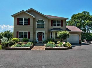 85 Riley Rose Ln, Honesdale, PA 18431