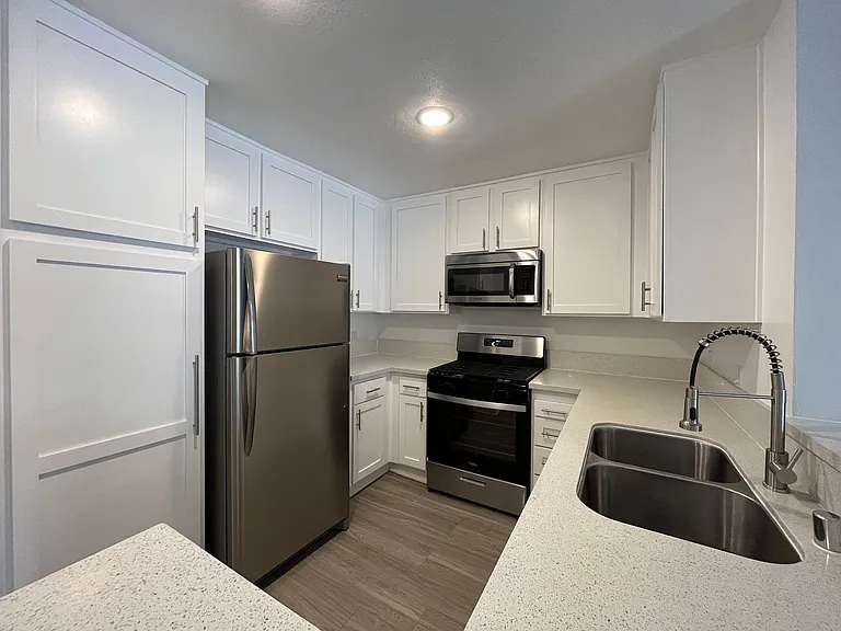 14056 Valleyheart Dr. — Photo 28