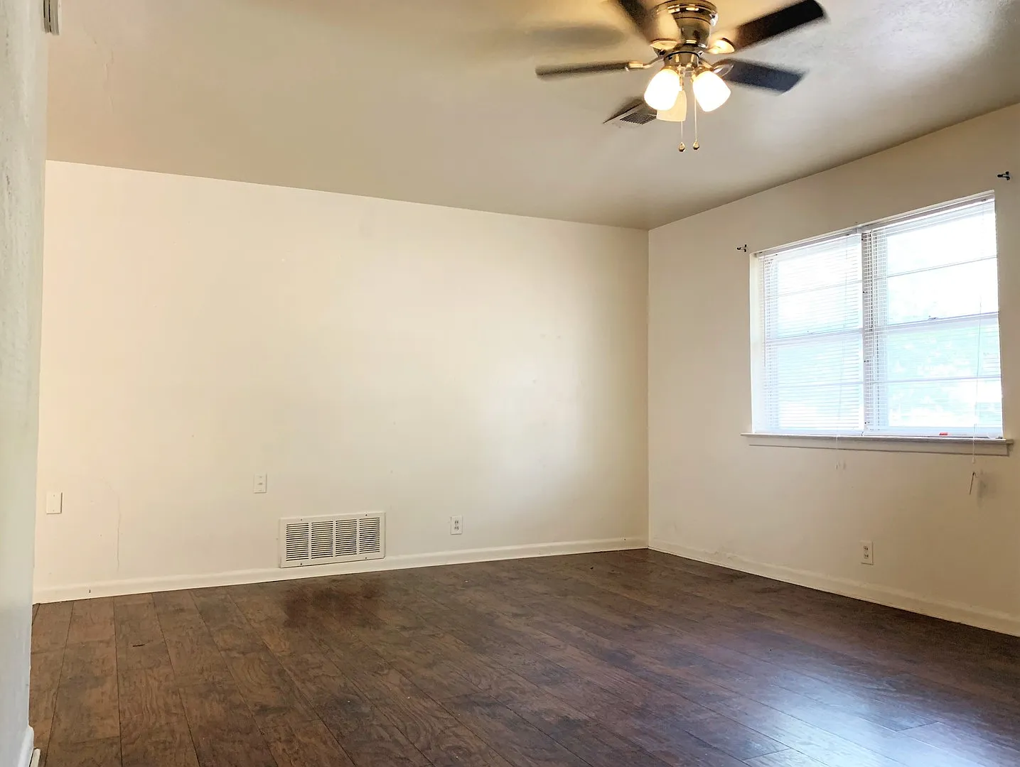 Small 2 bedroom 1 bath home — Photo 2