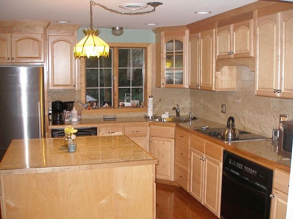 New Light Maple and Marble Kitchen with Center Island And Premium Appliances.