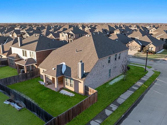 4th image of 848 Lake Woodland Dr