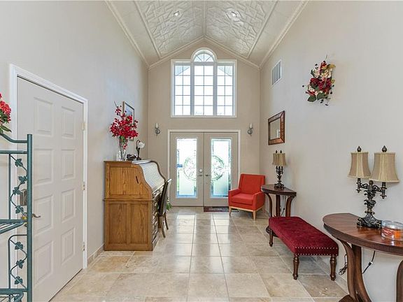 3rd image of 222 Deer Park Ct