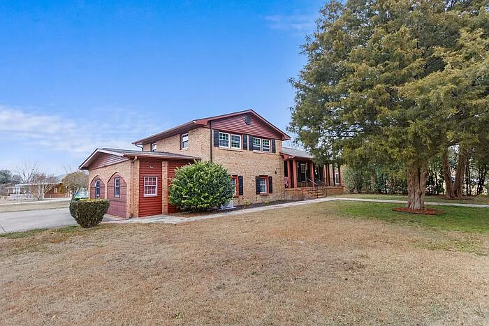 4 bed, 3.0 bath, 2240 sqft, $1,850 — Photo 2