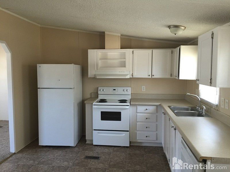 2nd image of 401 Saber St