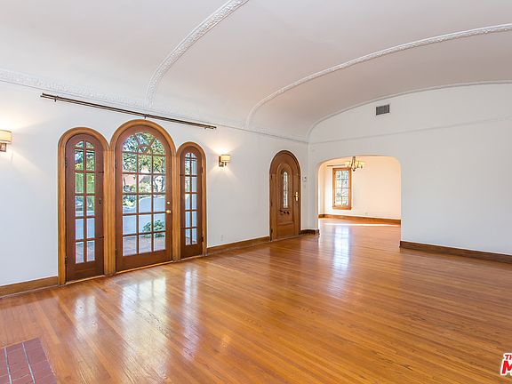 5th image of 127 N Gower St