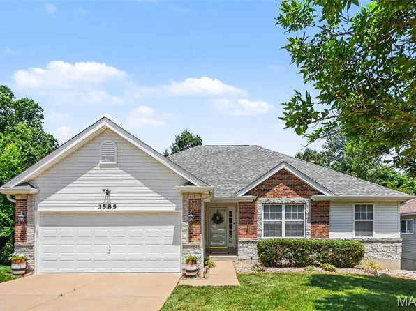 3585 Lakeview Heights Dr, Saint Louis, MO 63129