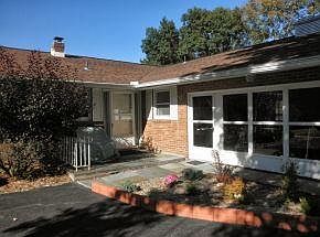 2nd image of 424 E Benita Blvd