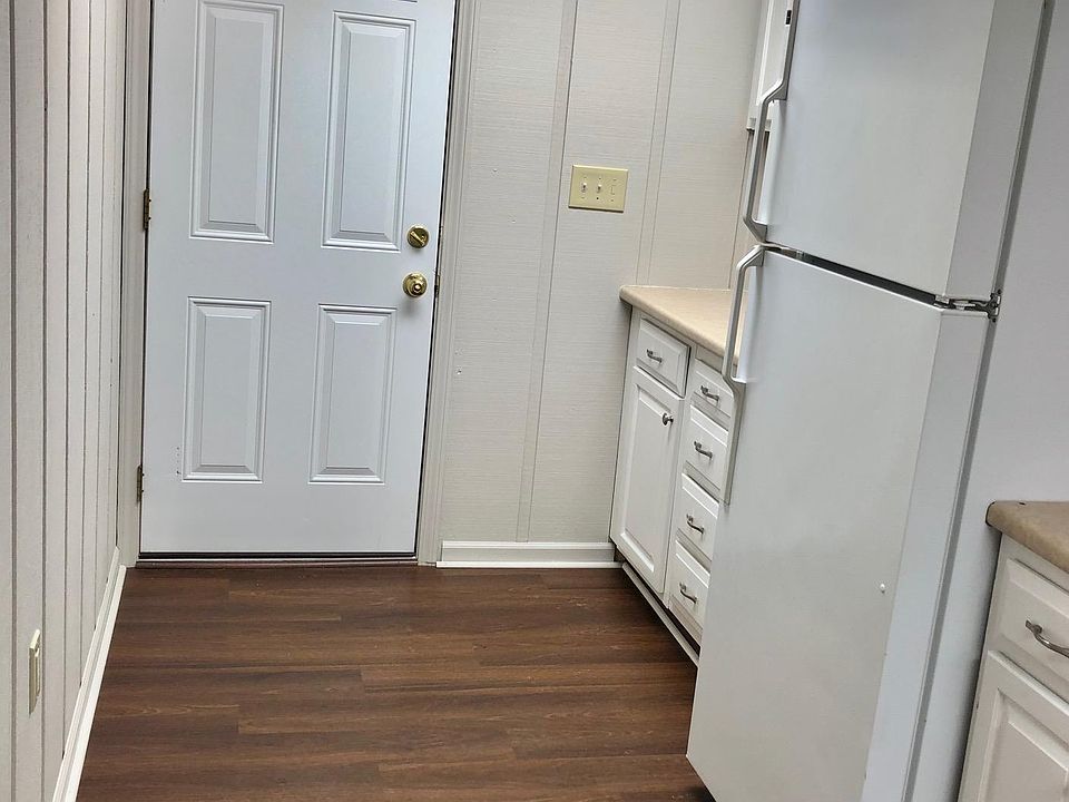 2nd image of 600 1/2 Steward Ave