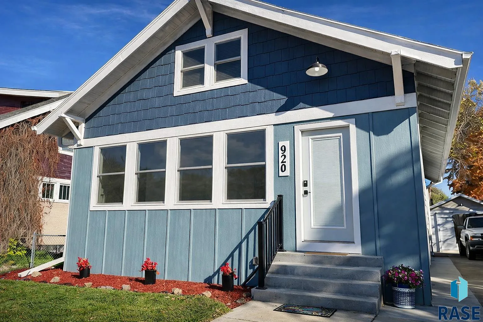 2 bed, 942 sqft, $1,600 — Photo 1