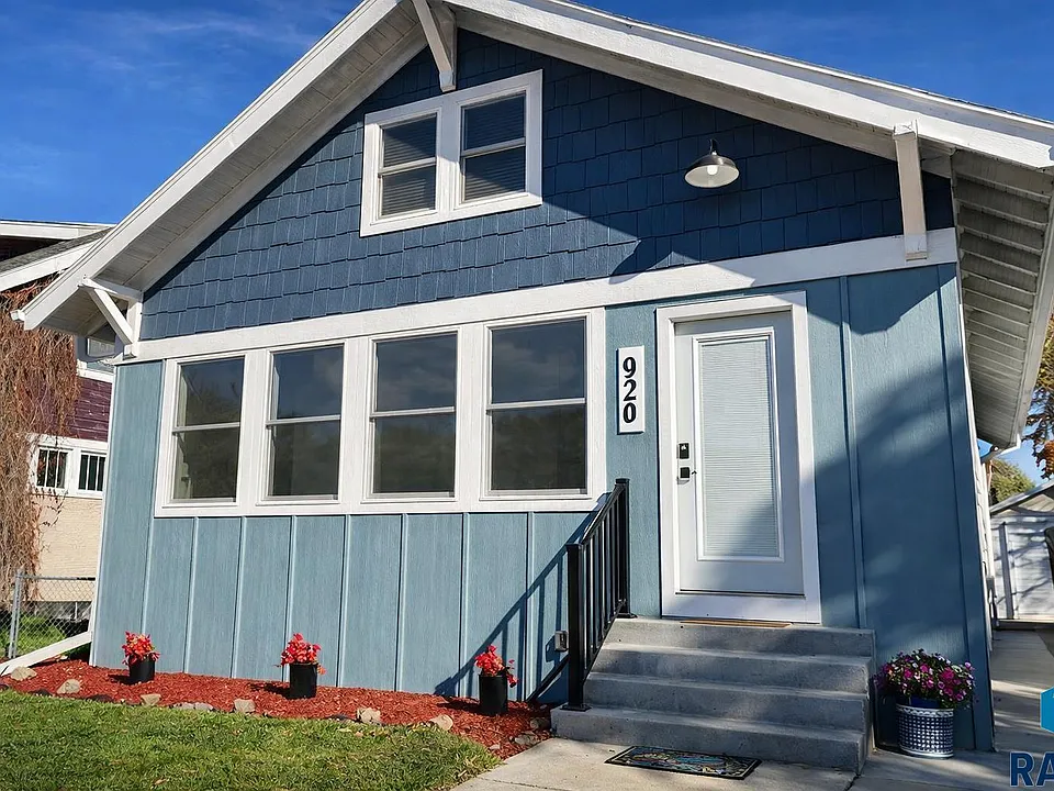 920 S Summit Ave